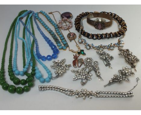 A COLLECTION OF VINTAGE COSTUME JEWELLERY, to include a selection of diamante brooches and various bead and diamante necklace