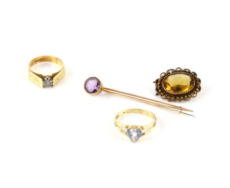 Mixed group of gold jewellery, including a vintage single stone diamond ring, with leaf detail on the shoulders, mounted in 1