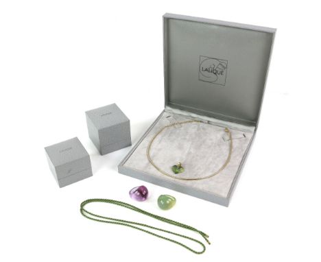Lalique green heart pendant, with green cord and a gilt metal collar necklace, and two cabochon rings, one in purple and one 