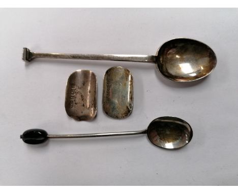 FOUR ITEMS - TWO HALLMARKED SILVER SPOONS AND TWO HALLMARKED SILVER WALKING STICK FERRULES 