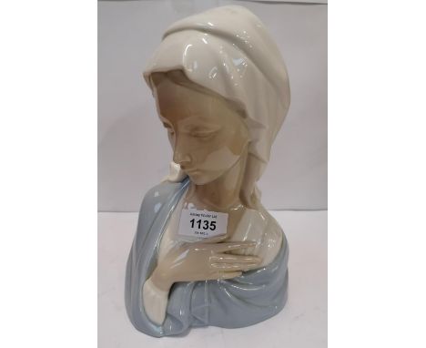 A LLADRO CERAMIC FIGURE BUST OF A MAIDEN 