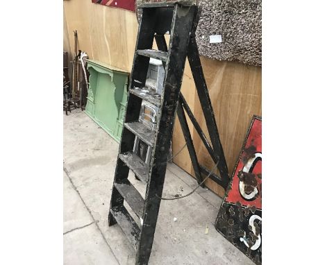A VINTAGE SIX RUNG WOODEN STEP LADDER 