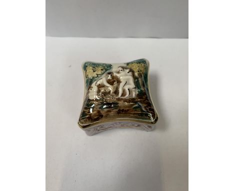 A CAPODIMONTE TRINKET CERAMIC BOX 