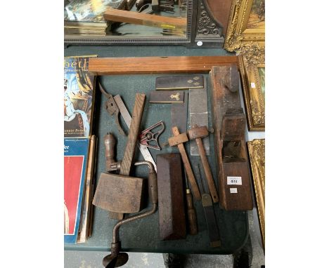 A COLLECTION OF VINTAGE TOOLS, PLANES, VICES ETC 
