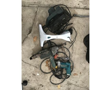 FOUR POWER TOOLS TO INCLUDE A MAKITA DRILL, BLACK AND DECKER, BLACK AND DECKER SAW AND AN EASYHOME STEAMER ALL IN WORKING ORD