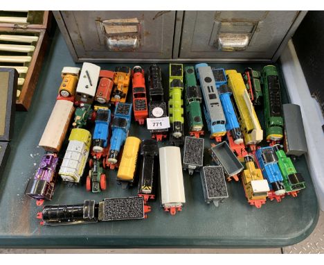 A MIXED COLLECTION OF THOMAS THE TANK ENGINE TOY RAILWAY MODELS 