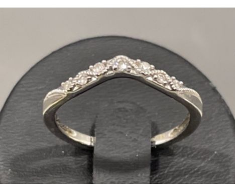 9ct white gold 7 stone diamond half Eternity ring. Size K 1.4g