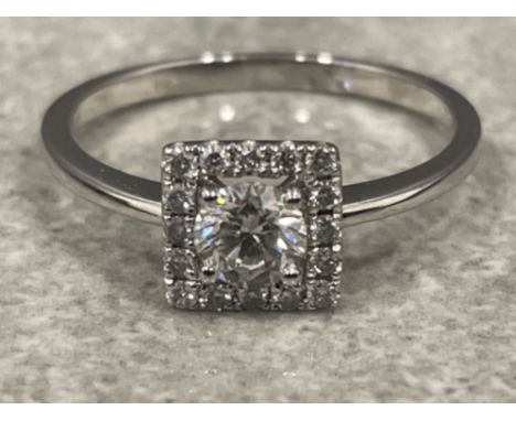 18ct white gold diamond cluster ring. Size M 2.1g