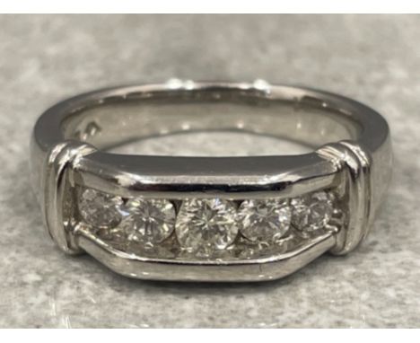 18ct white gold Diamond ring. Set with 5 brilliant cut diamonds. Approx 1ct, size N1/2 and 7.2g