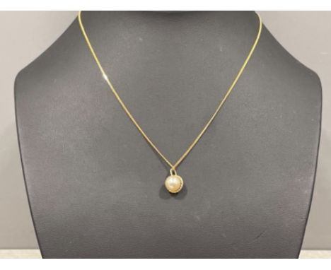 9ct gold Pearl pendant and necklace