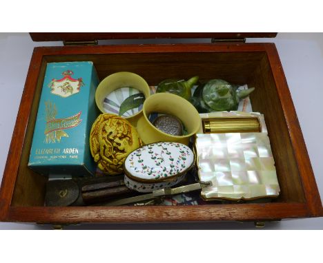 A Stratton compact, sovereign holders, a patch pot, a/f, etc., in wooden box 