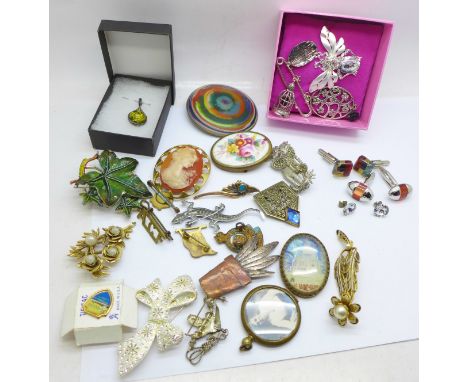 Enamel and other costume brooches and cufflinks, etc. 