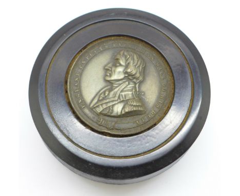 A modern snuff box commemorating Admiral Nelson 