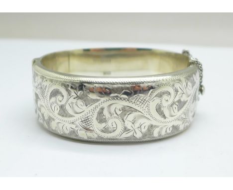 A hallmarked silver bangle, 39g 