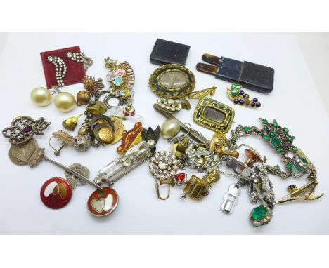 A collection of jewellery, a Royal Naval Patrol Service badge, lacking hook, a Naval sweetheart badge, a silver and enamel Bl