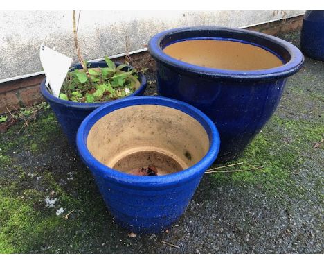 Collection of ceramic and glazed garden pots (3)