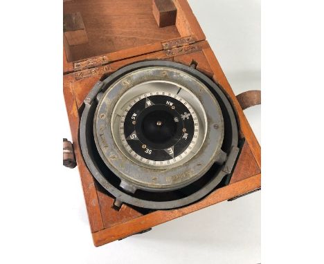 Military interest Royal Navy Ships Compass: Naval Compass in original box with leather strap WWI / WWII No 2294 KS and PATT 0