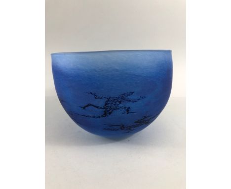 Studio art glass, opaque glass bowl with varying shades of blue swirl and dancing lizards in black, signed Siddy Langley 1997