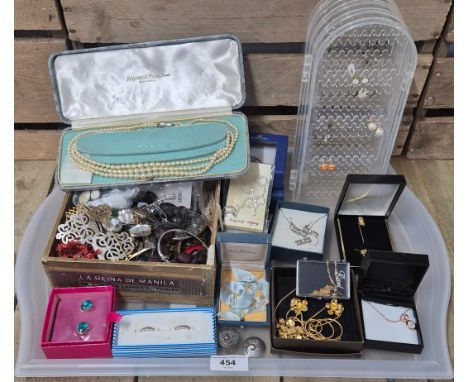 A Large collection of vintage costume jewellery &amp; stand 
