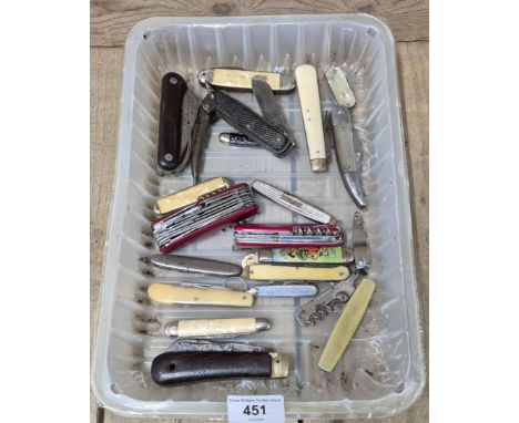 A collection of vintage pocket &amp; pen knives; military knives &amp; fruit knives 