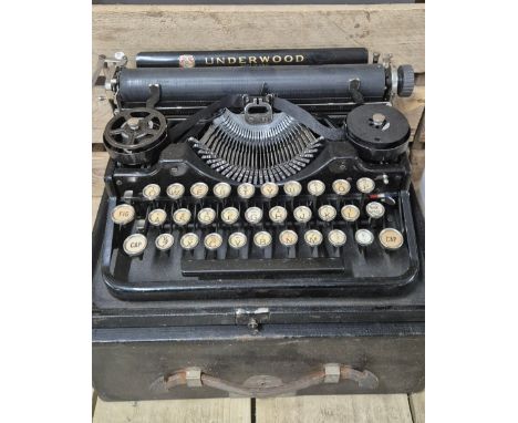 Antique Portable Underwood Typewriter. Comes with original case. 