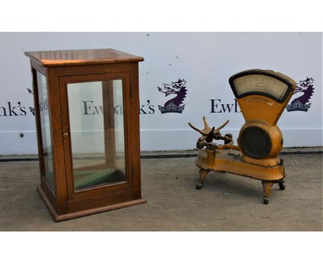 Oak table top display cabinet, H55 W34 D33.5 cm, and an Automatic Scale Co. Ltd Shop scales (2)