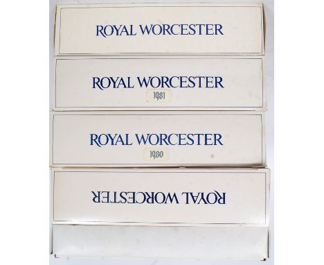 A collection of 4 Royal Worcester Christmas plates along with 5 retro trifle dishes - set