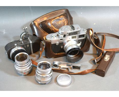 A Leica M2 Camera Serial Number 970051 together with a Leitz Betzlar 1815684 Summaron 1.28/35 lens, a flash attachment and va