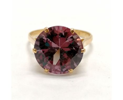 Foreign marked (touch tests as 18ct) gold alexandrite solitaire ring - size R &amp; 5.3g ~ stone is 1.3cm diameter 