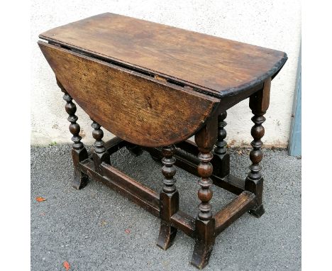 Late 18th century oak bobbin turned gate leg table with circular top with drawer to one end with splayed feet. 97.5 cm diamet