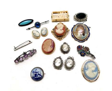 Qty of brooches inc 5 x silver inc amethyst (4cm), cameo brooches, portrait brooch etc - SOLD ON BEHALF OF THE NEW BREAST CAN