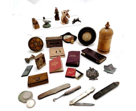 Quantity of oddments incl. stamps box, miniature books, Tumbridgeware pins box 6cm accross, Walt disney Thumper, Mother of pe