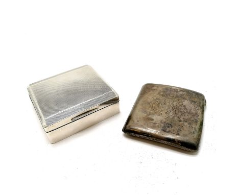 Silver hallmarked cigarette case A/F 9cm x 8cm, 111g total weight T/W silver hallmarked engine turned cigarette box, has smal