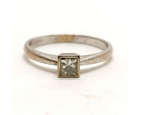 18ct hallmarked white gold solitaire princess cut diamond ring - size P½ &amp; 2.8g total weight ~ head of the ring is 4.5mm 
