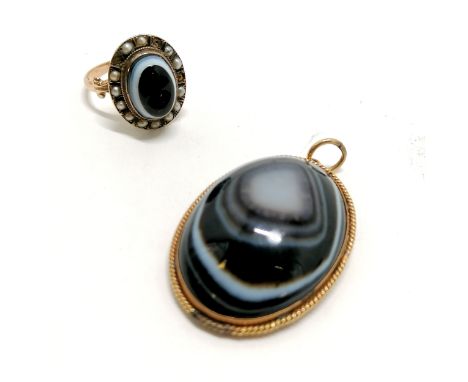 Antique Chester hallmarked 9ct gold banded agate &amp; cut pearl ring - size M½ (missing 3 pearls) t/w unmarked gold mounted 