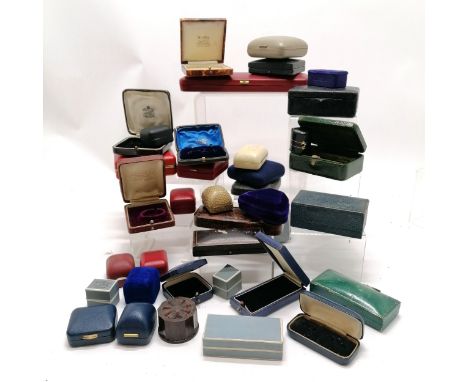 Collection of antique and vintage jewellery and watch boxes, incl. a bakelite round ring box.