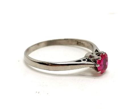 18ct marked white gold ruby ring - size S &amp; 2.6g total weight ~ stone approx 5.5mm x 4.5mm &amp; 1 claw needs repairing 