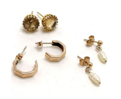 3 x pairs of unmarked gold earrings inc citrine, freshwater pearl etc - total weight 3.5g - SOLD ON BEHALF OF THE NEW BREAST 