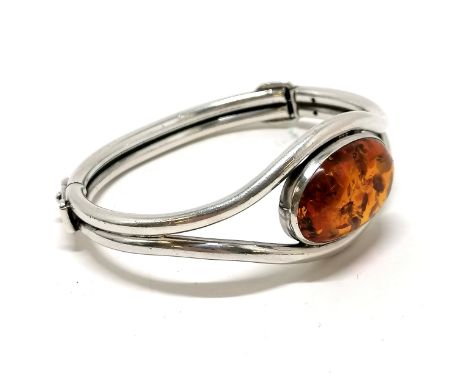 Unmarked silver and amber bangle - 32.8g total weight &amp; 7cm across 