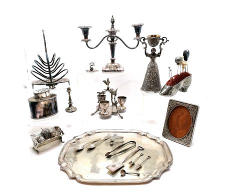 Qty of plated wares - Marriage / wager cup (20cm high), novelty shoe hat pin cushion, novelty shovel spoons etc 