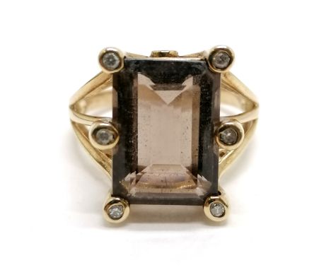 9ct hallmarked gold smoky quartz &amp; diamond (8 stones inc 2 to the top / bottom) ring - size Q½ &amp; 5.3g total weight 