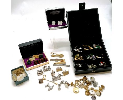 Quantity of cufflinks and studs incl. Sea Harrier, abacus, red and black enamelled, Father of The Groom, T/W a small quantity