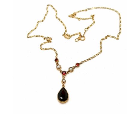9ct marked gold garnet &amp; pearl set 40cm necklace - 2.9g total weight 