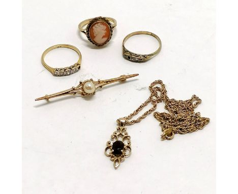 Qty of gold jewellery ~ 2 x antique 18ct gold diamond rings (both a/f - total weight 3.8g), 9ct marked gold pearl bar brooch,