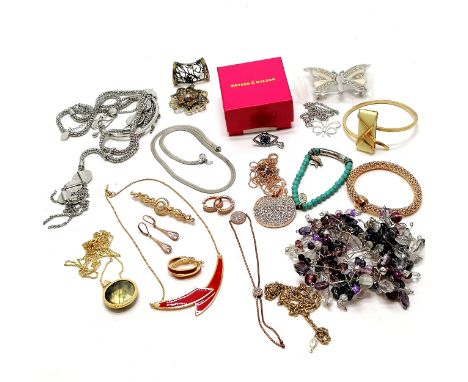 Quantity of costume jewellery, incl. some silver gilt. Monet gold tone and red enamelled earrings and necklace, plated chain 