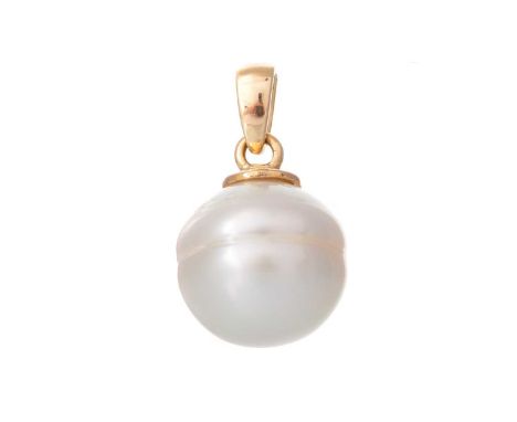 SOUTH SEA PEARL PENDANT, marked 10K