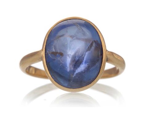 SAPPHIRE SOLITAIRE RING, set with a cabochon sapphire, unmarked 
