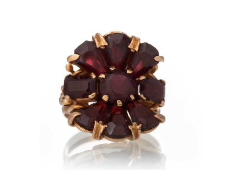 GARNET DRESS RING, unmarked, size K 1/2Qty: 8.3g