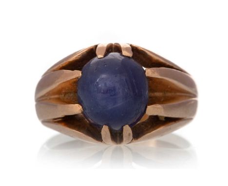 SAPPHIRE GYPSY RING, set with a cabochon sapphire, unmarked, size SQty: 11.1g