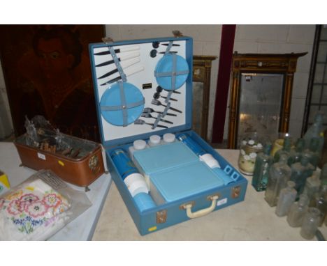 A Sirram 1950's picnic set
